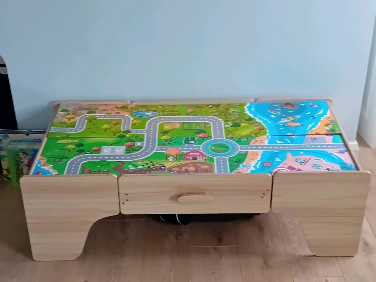 Train table - Image 2