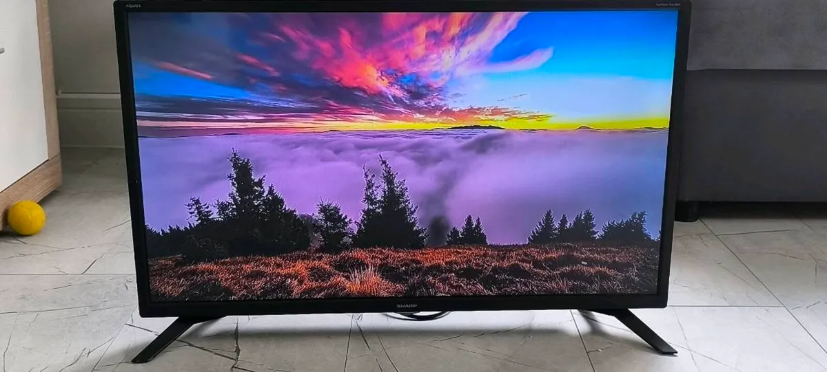 32" TV SHARP, SMART - Image 1