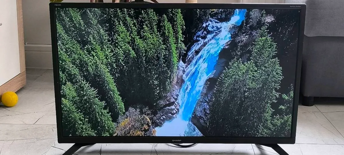 32" TV SHARP, SMART - Image 4