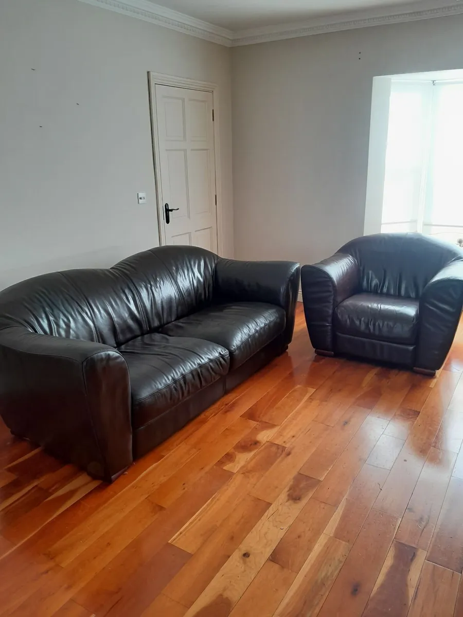 Leather suite - Image 1