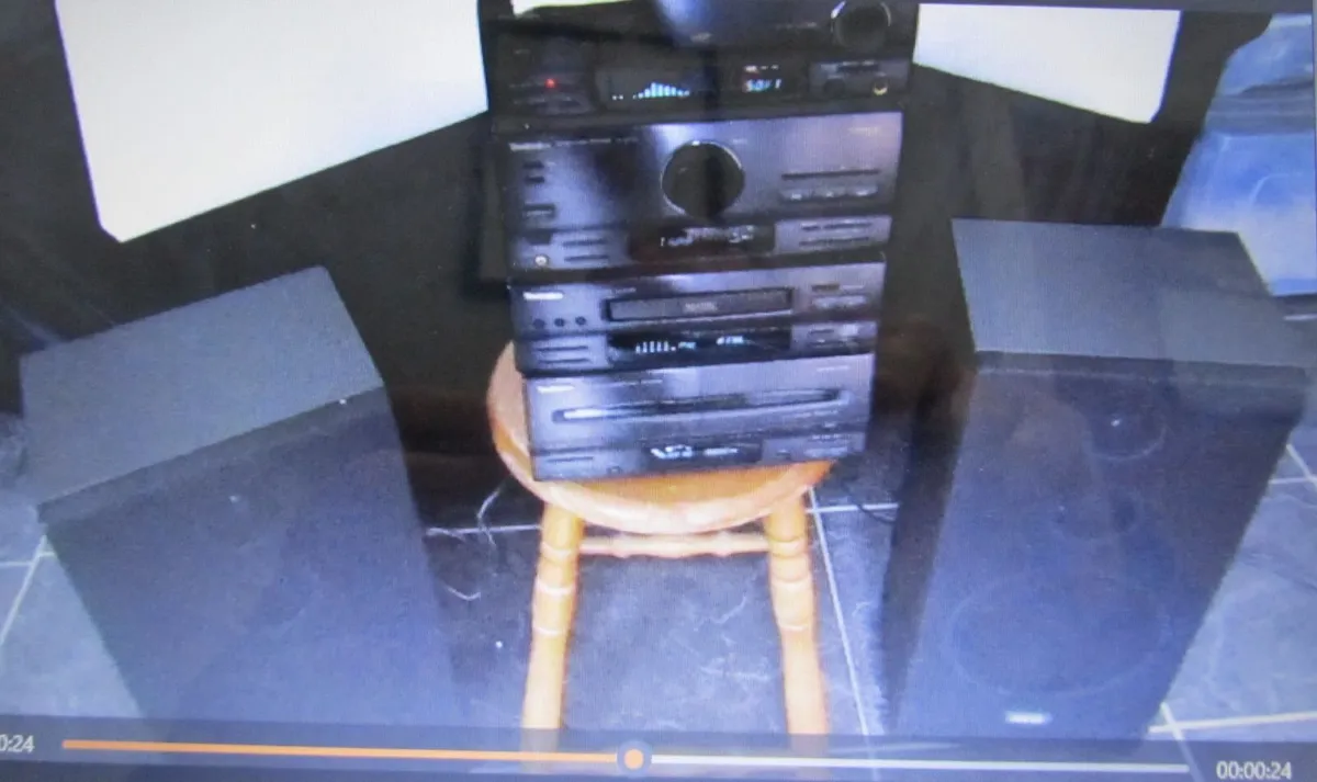 Two Akai 8 ohm 40 watt 3-way stereo speakers - Image 2