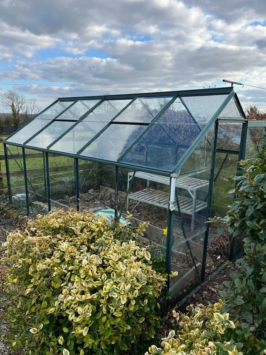 Vitavia Glasshouse, 10ft X 6ft - Image 1
