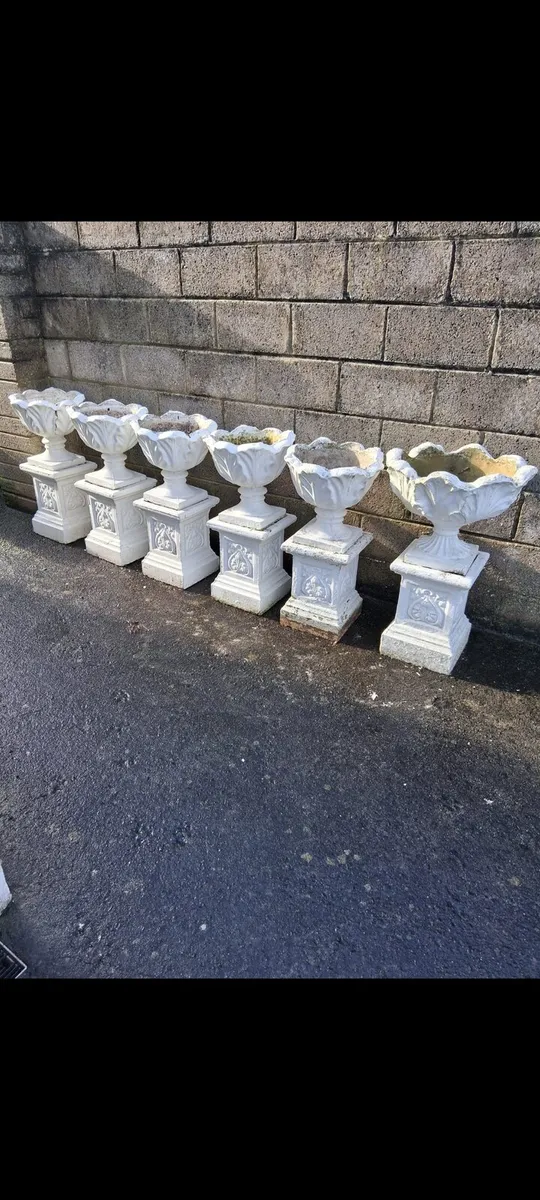 Concrete flower planter - Image 1