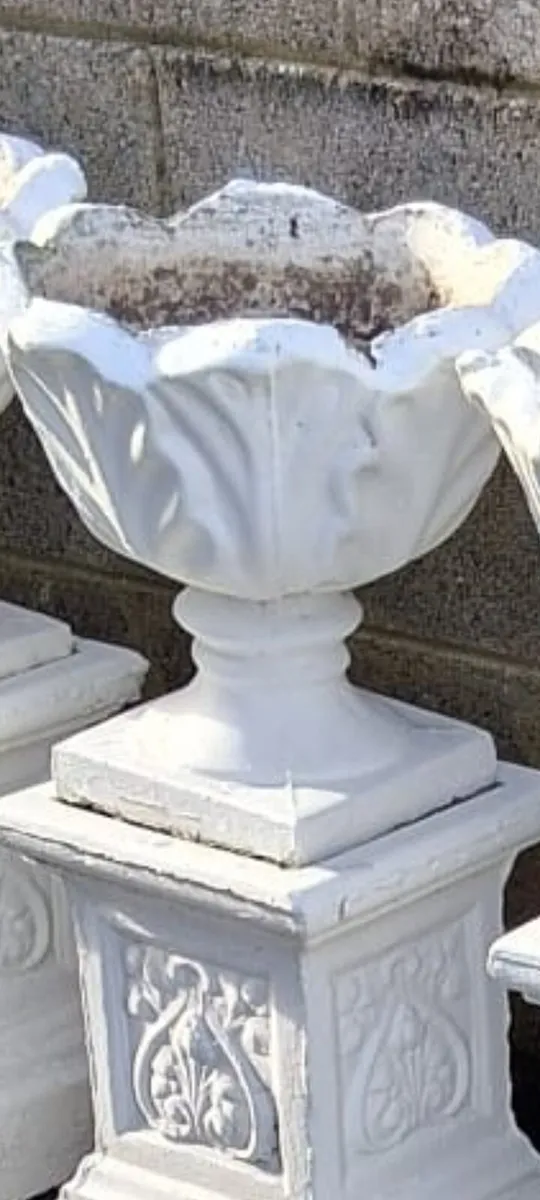 Concrete flower planter - Image 2