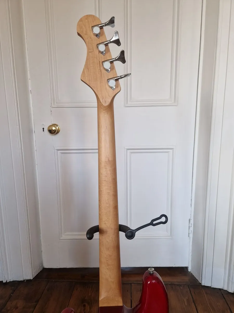 Bass guitar and amp - Image 4