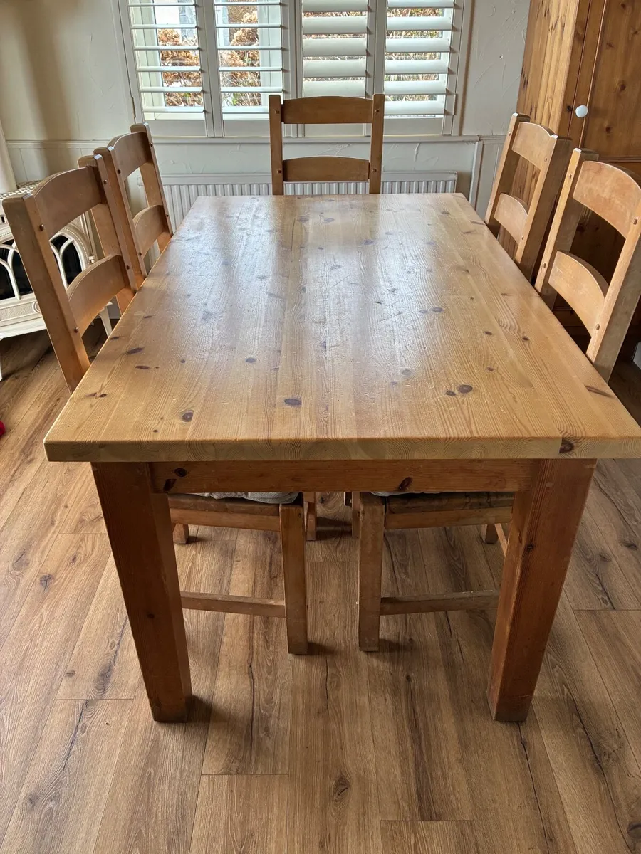 Kitchen table and chairs - Image 1