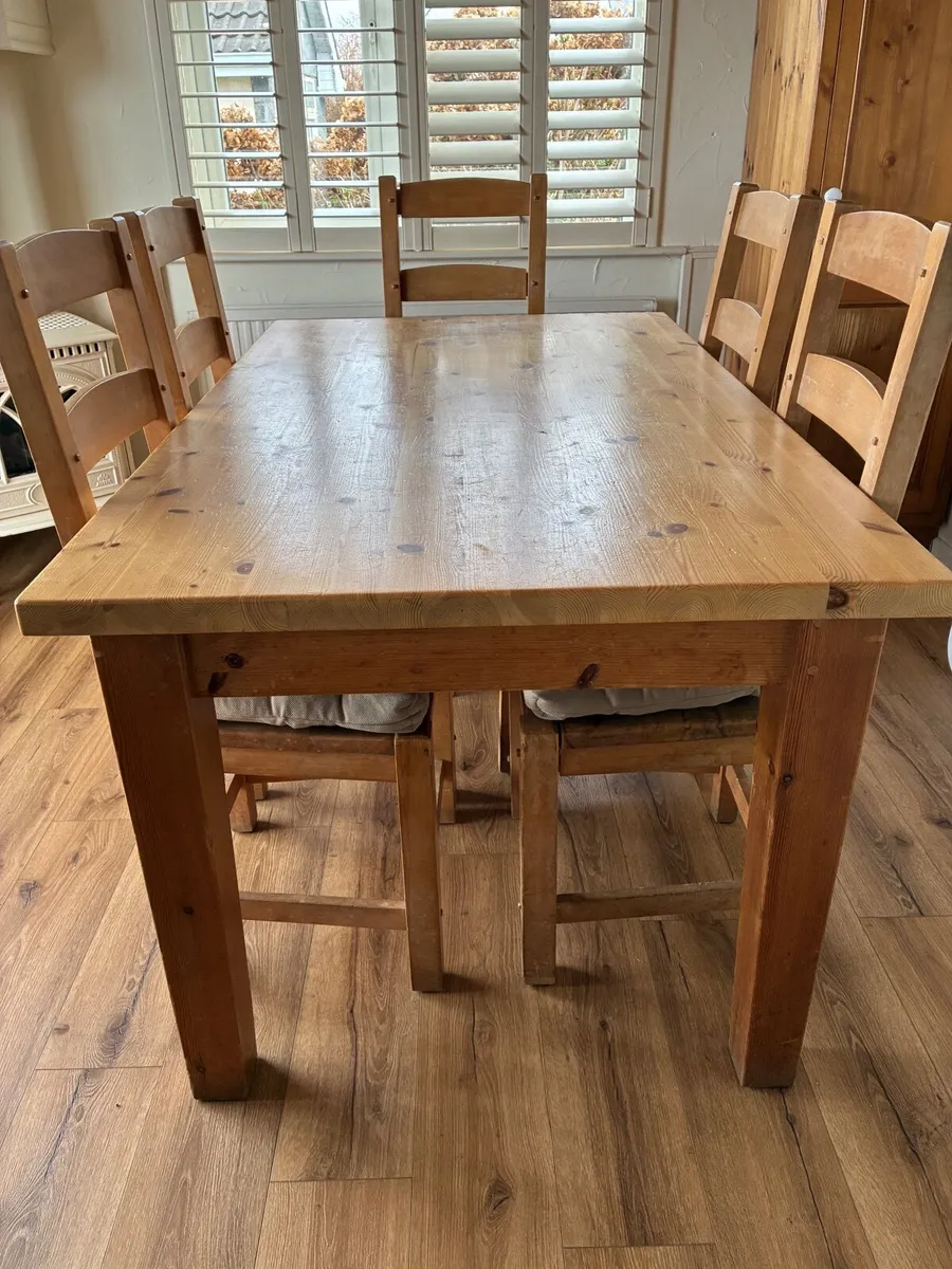 Kitchen table and chairs - Image 2