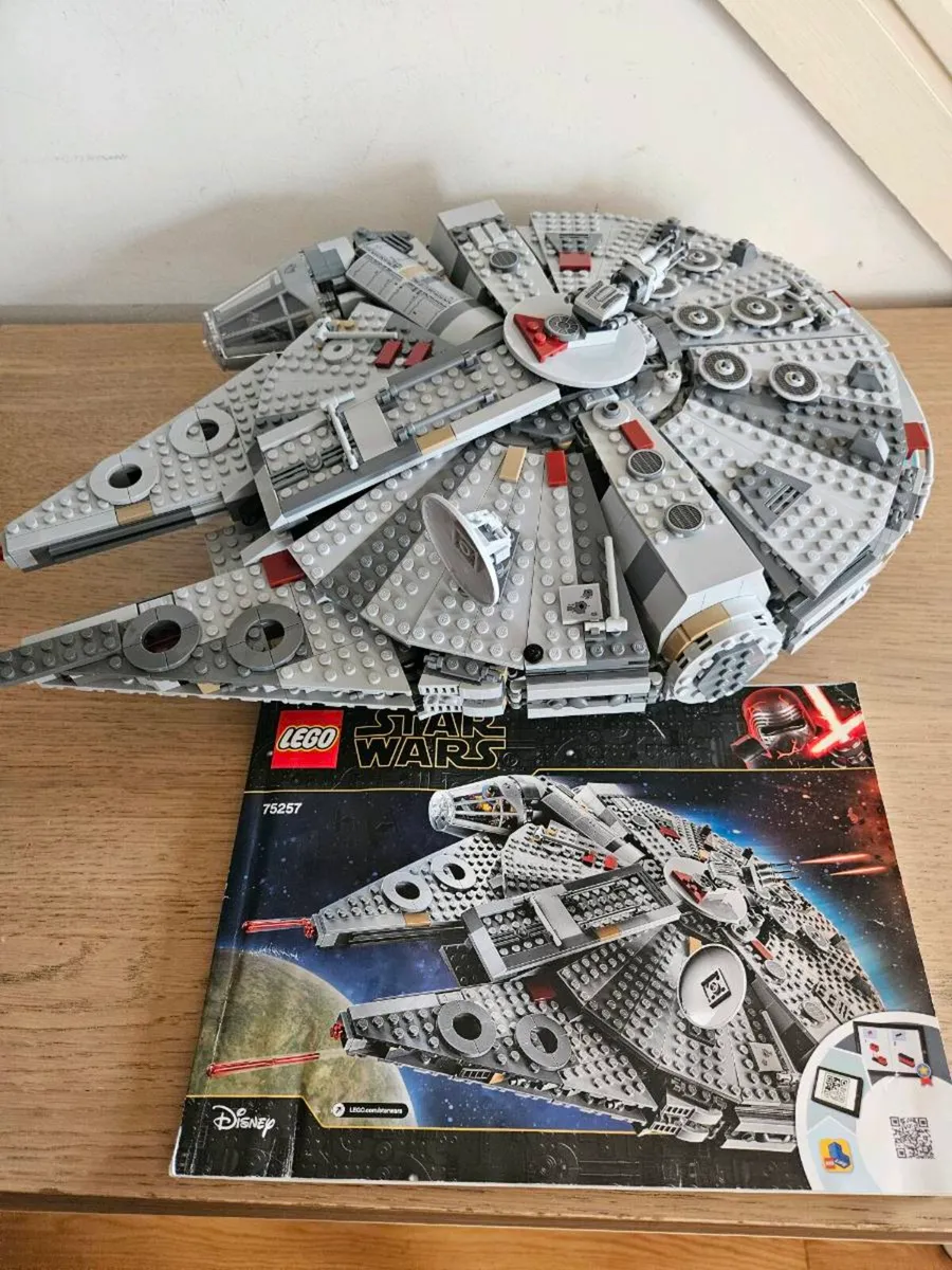 Lego star wars millenium falcon 75257 - Image 1