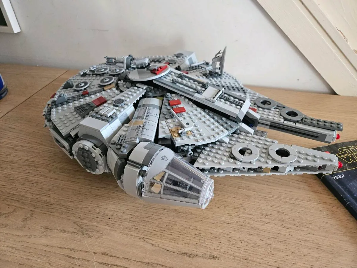 Lego star wars millenium falcon 75257 - Image 3