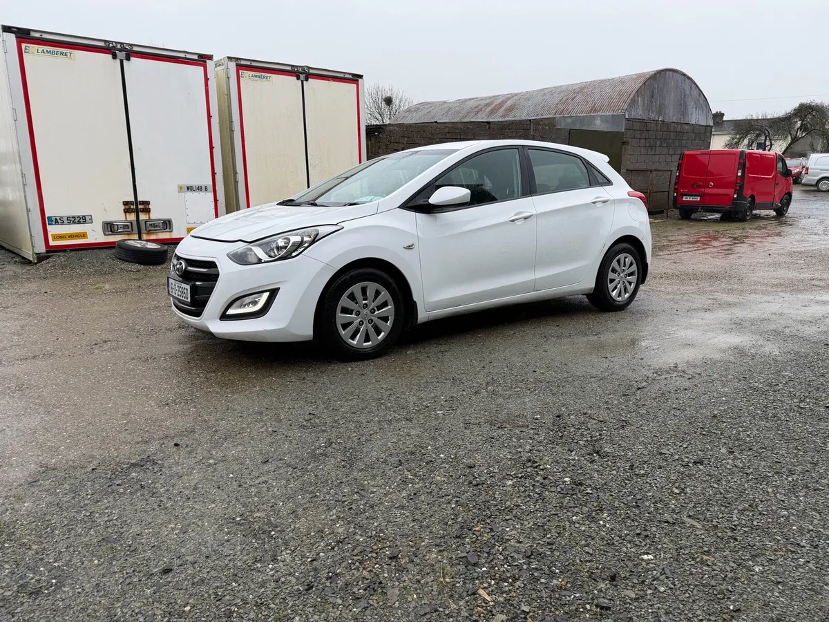 2016 Hyundai   I30  1.4 Diesel - Image 2