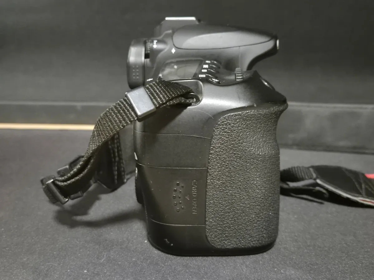 Canon EOS 60D (FREE SHIPPING) - Image 4