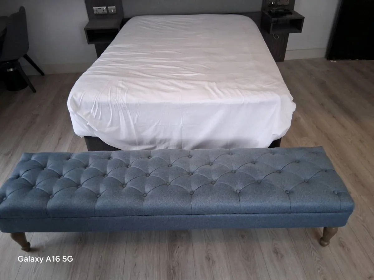 Bed end seat - Image 1