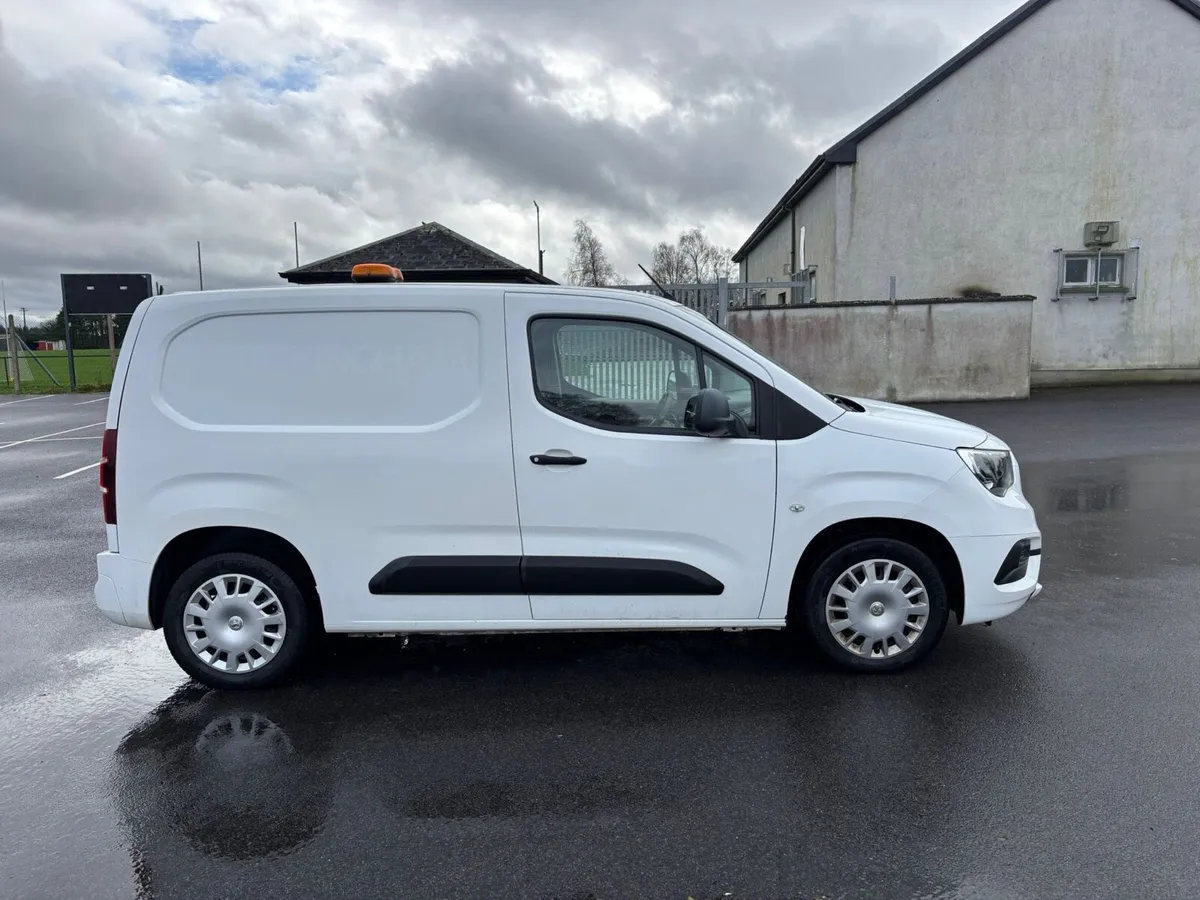 Vauxhall Combo - Image 2