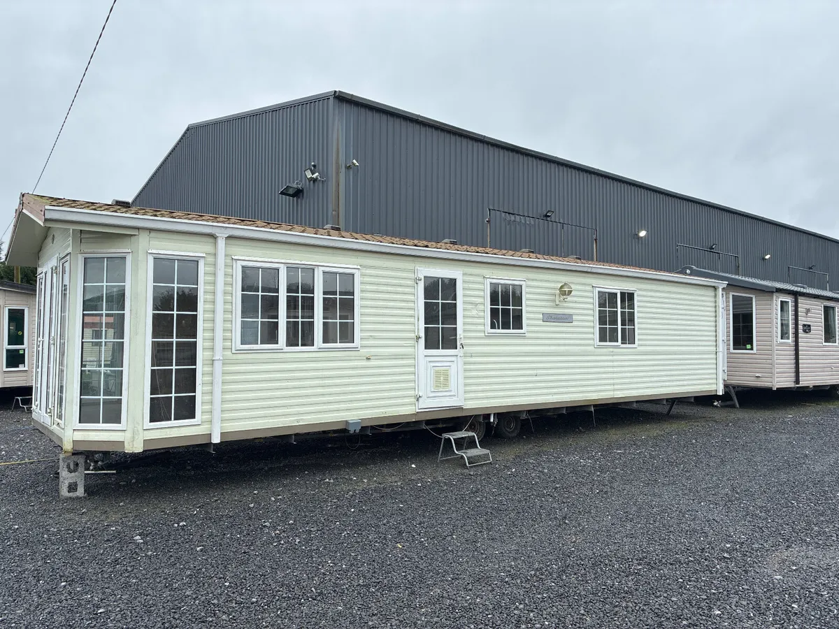 SEPARATE LIVING ROOM AND EXCLUSIVE STYLE - Image 2