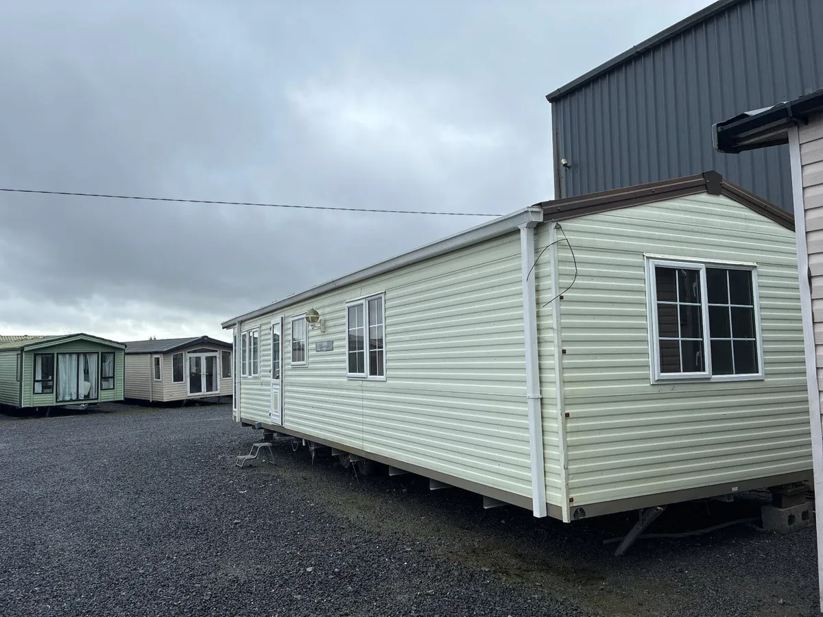 SEPARATE LIVING ROOM AND EXCLUSIVE STYLE - Image 3