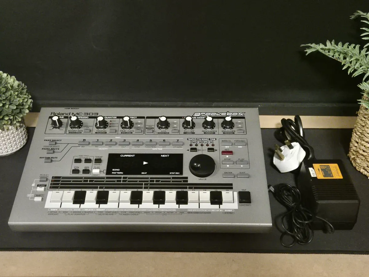 Roland MC-303 Groovebox (FREE SHIPPING) - Image 2