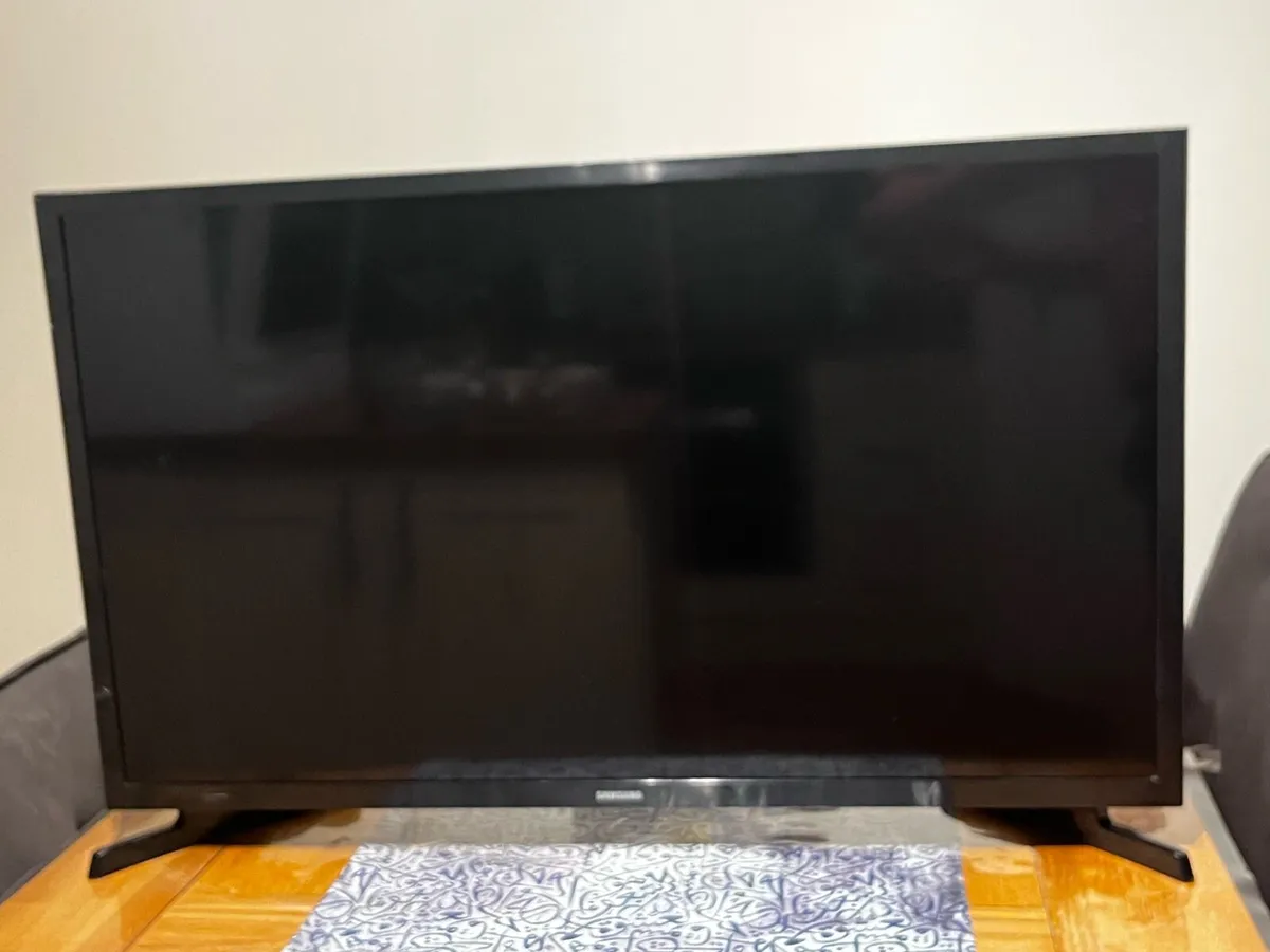 Samsung 32” Smart TV (T4300) – Fully Workingp - Image 2