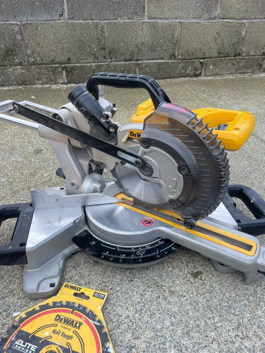 Dewalt battery mitre saw - Image 1