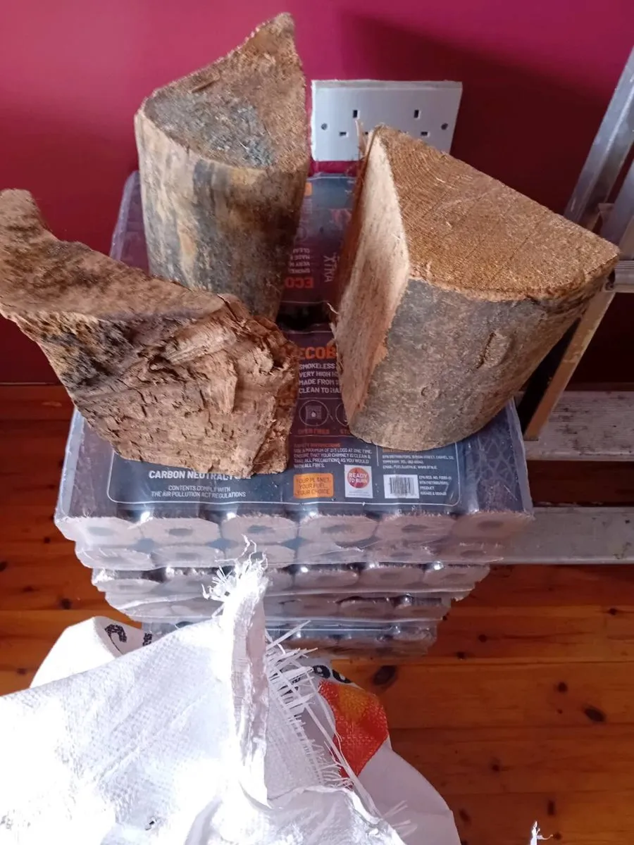 Sideboard 2 lamp shades bag of hardwood blocks 60 - Image 3