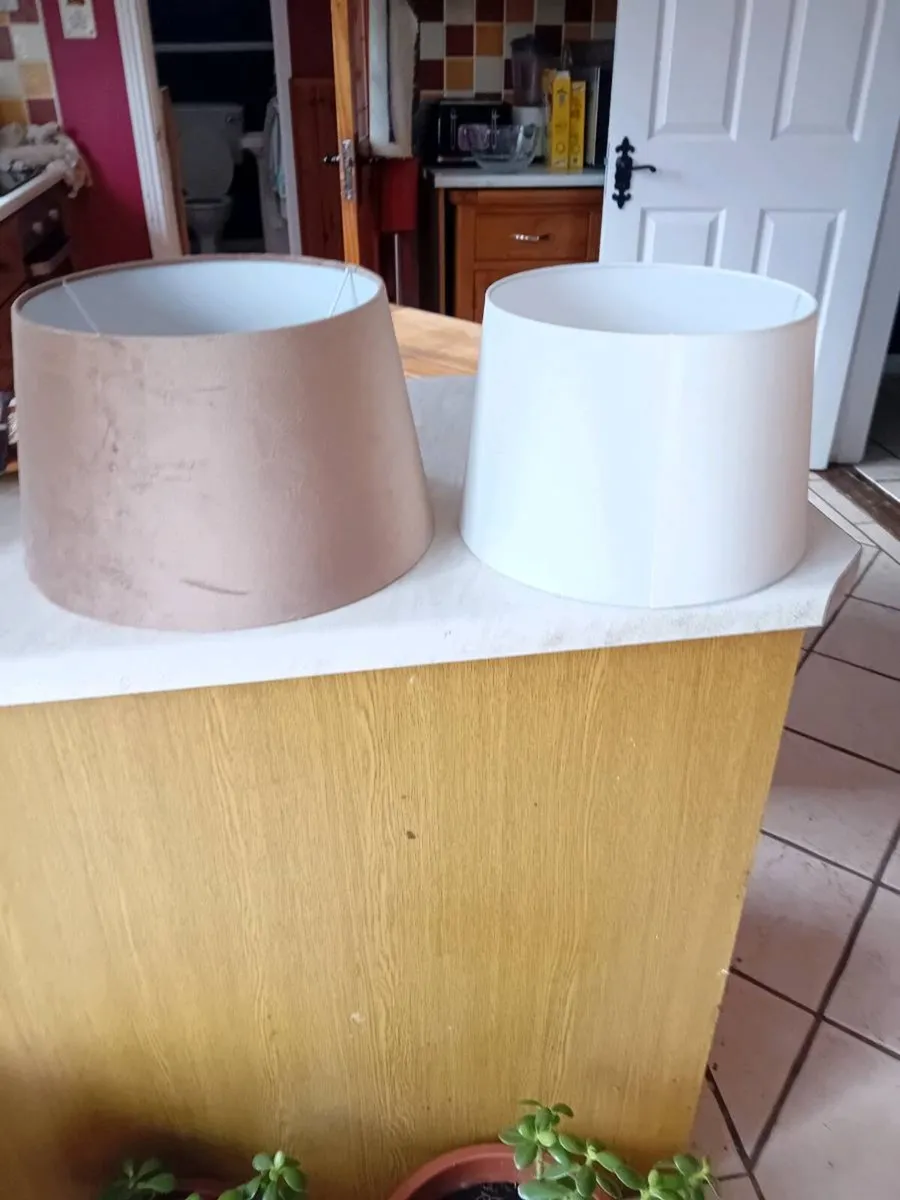 Sideboard 2 lamp shades bag of hardwood blocks 60 - Image 2