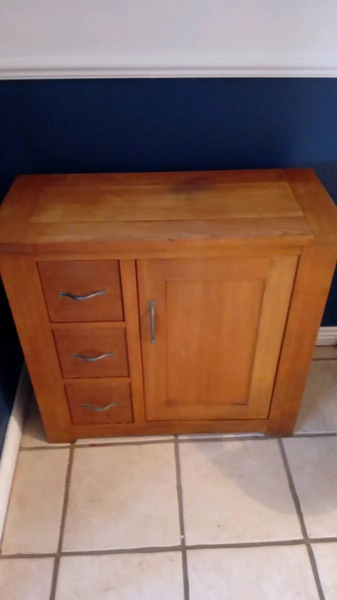 Sideboard 2 lamp shades bag of hardwood blocks 60 - Image 1