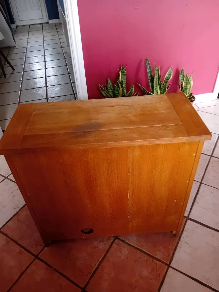 T V STAND lamp shades2 1 bag  of hardwood blocks - Image 3