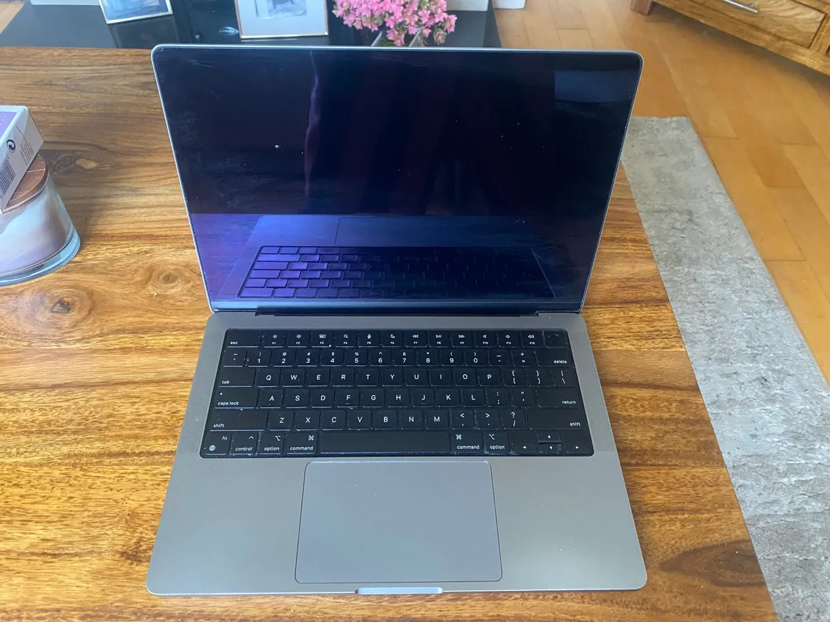 Apple MacBook Pro M2 - Image 2
