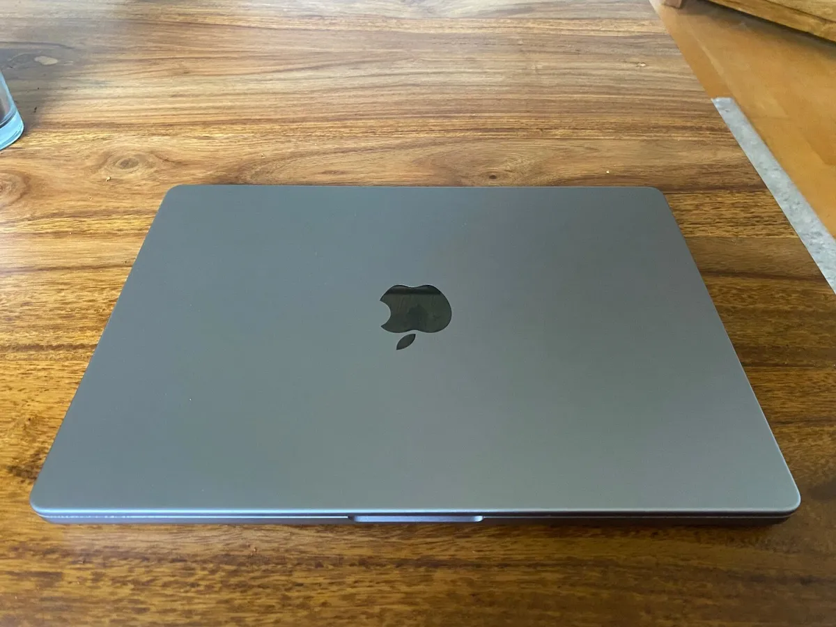 Apple MacBook Pro M2 - Image 1