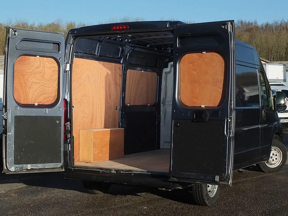 2023 Vauxhall Movano Medium Roof Panel Van - Image 3