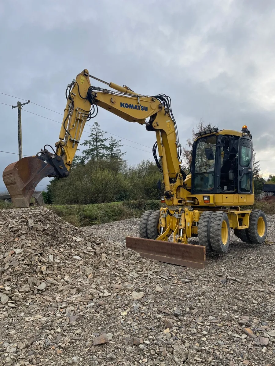 Komatsu wheeled excavator - Image 3