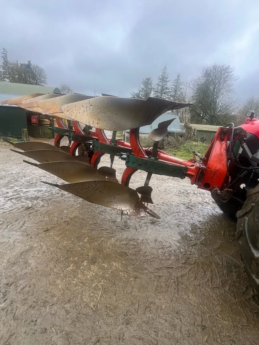 4 sod Reversible Kverneland  Plough - Image 1