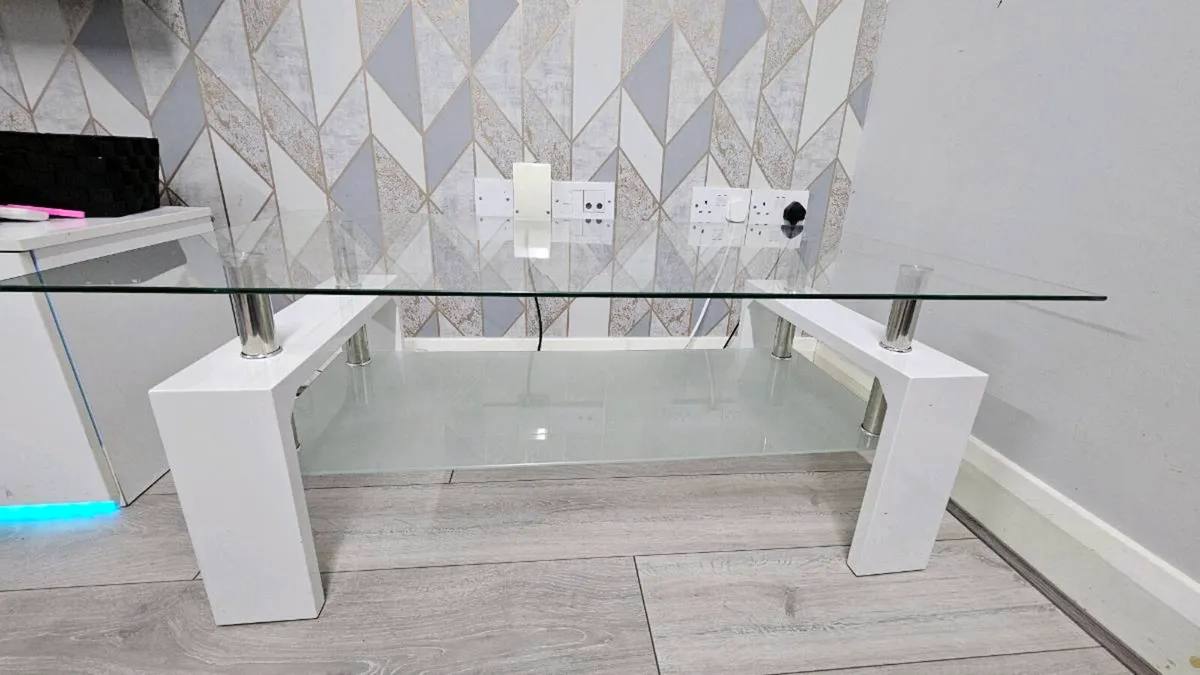 Coffee table + egg chair large - Image 3