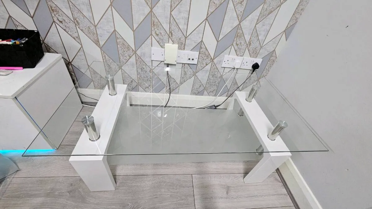 Coffee table + egg chair large - Image 2