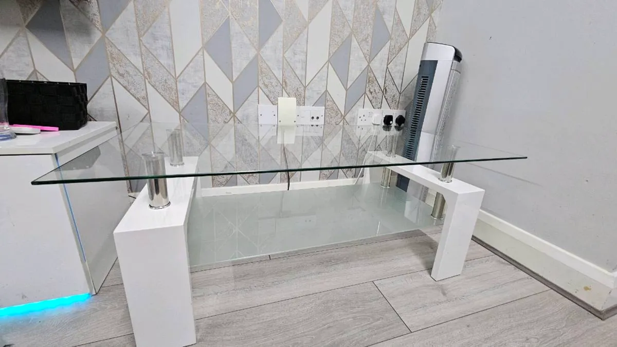 Coffee table + egg chair large - Image 4