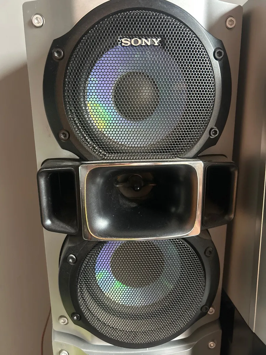 Sony 3 disc stereo system - Image 2