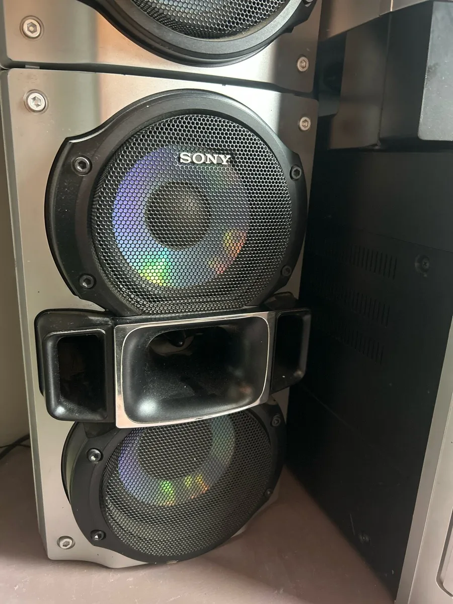 Sony 3 disc stereo system - Image 3