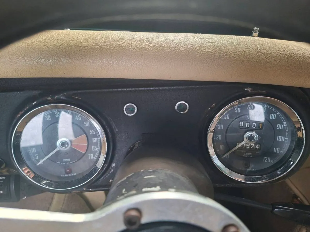 MG Midget Vintage Car - Image 4