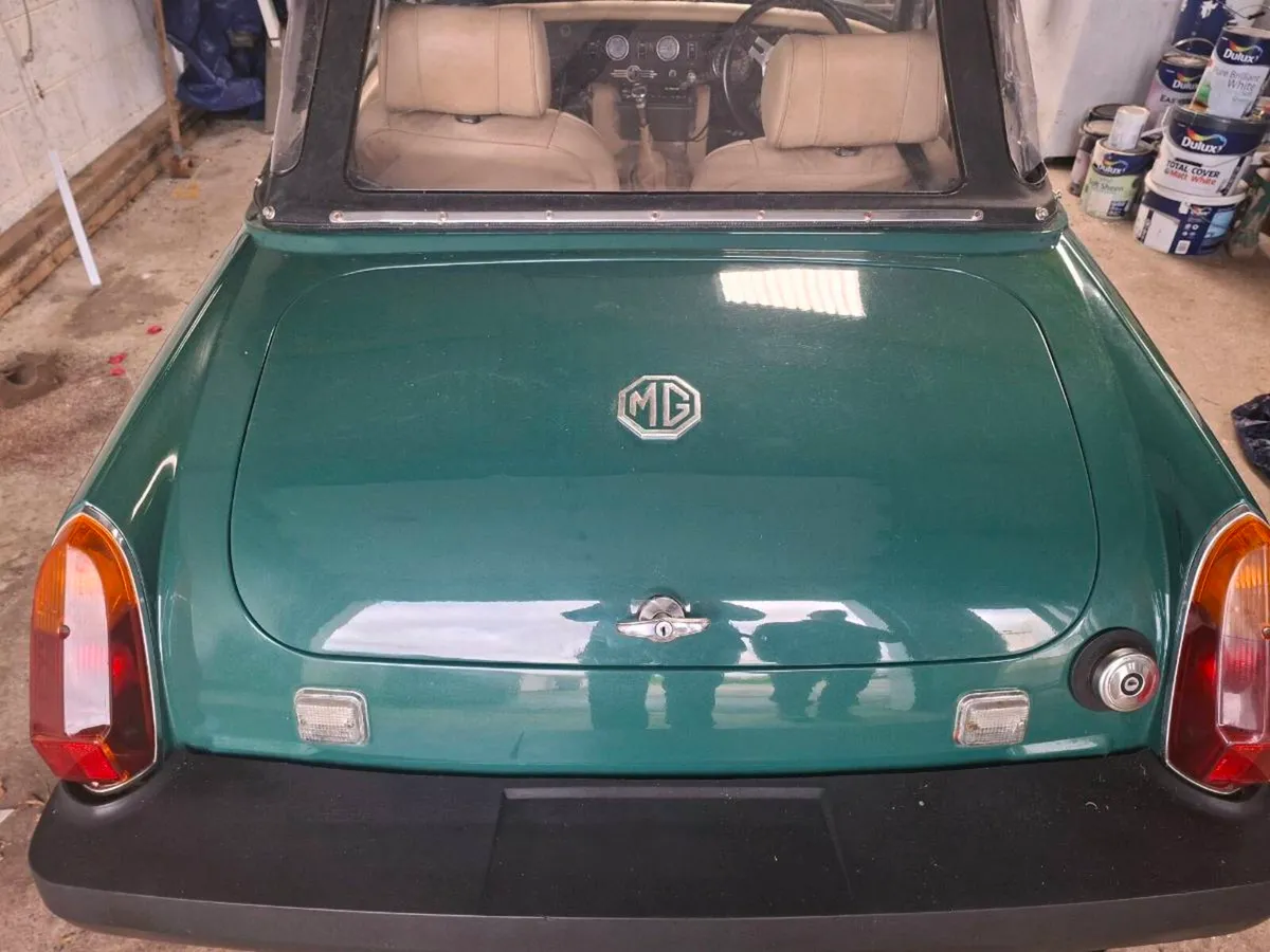 MG Midget Vintage Car - Image 3
