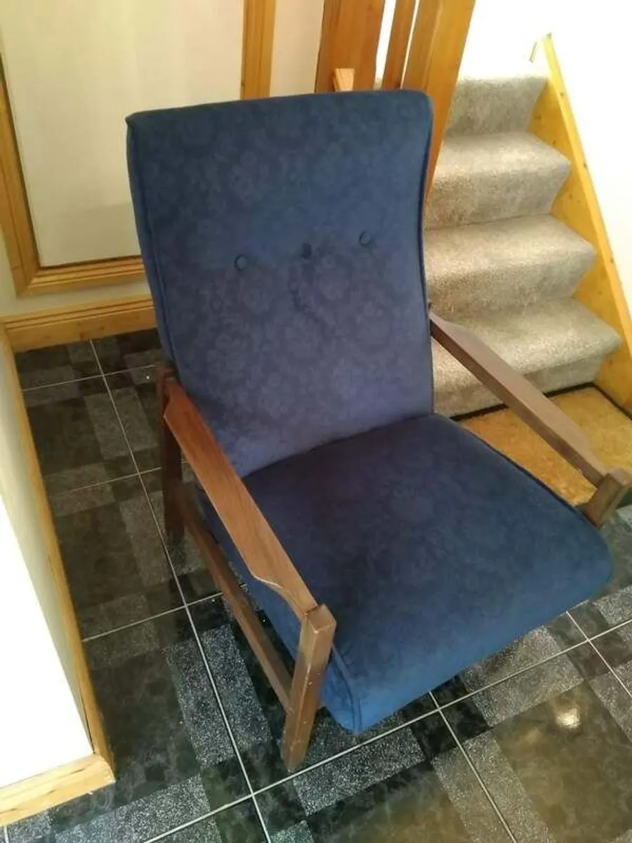 EZ living room Sofa style along with 2 EZ living style armchairs - Image 4