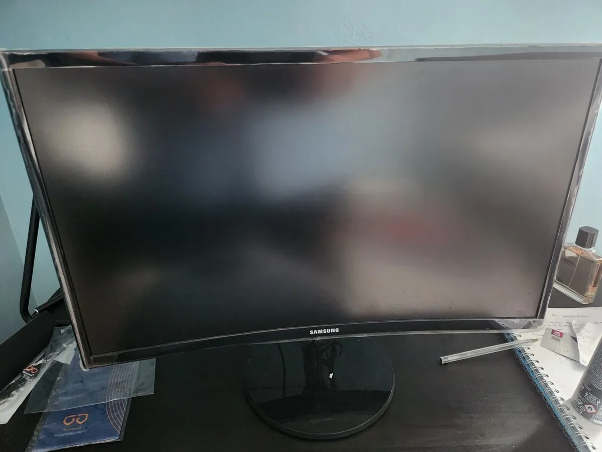 Samsung 24" C24F390 Full HD FreeSync Curved Gaming - Image 1