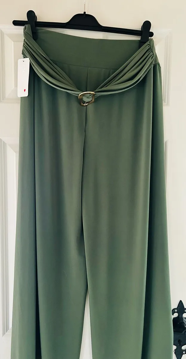 New with tags beautiful two piece suit 14/16 - Image 1