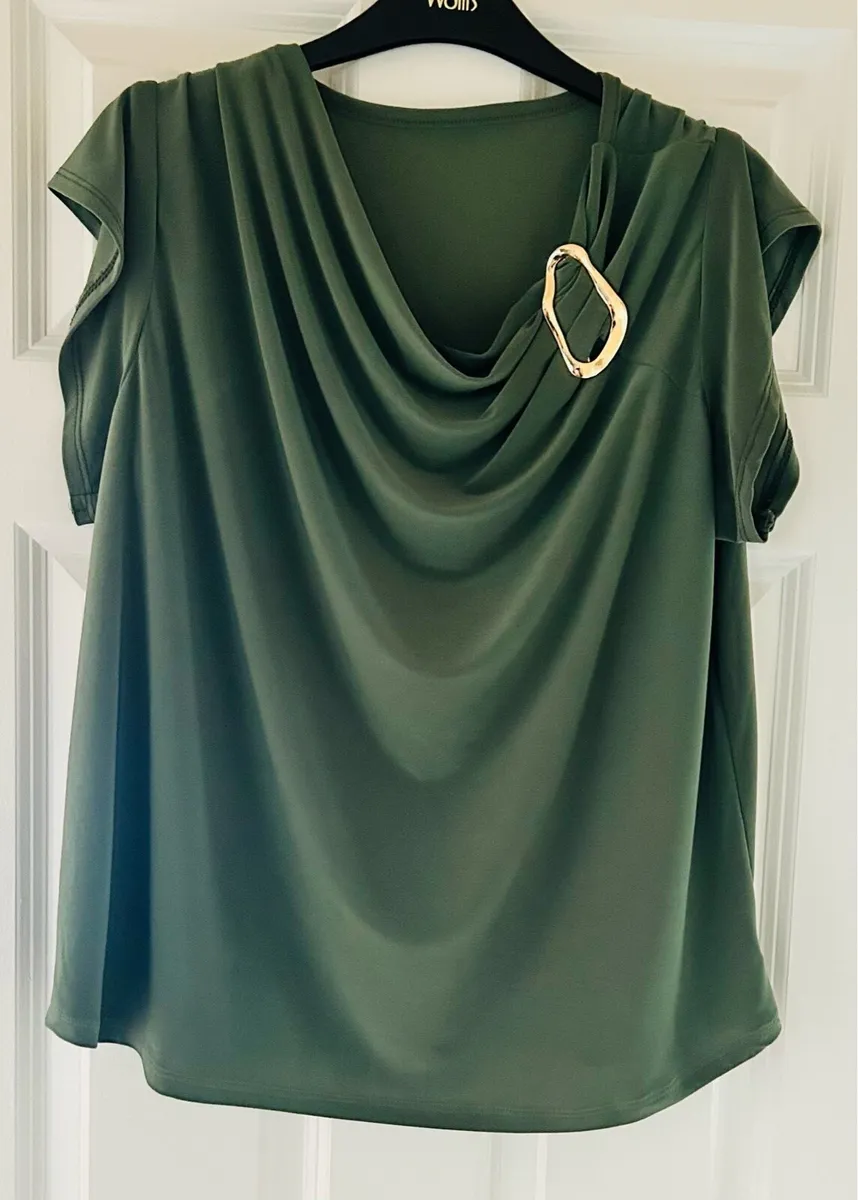 New with tags beautiful two piece suit 14/16 - Image 2