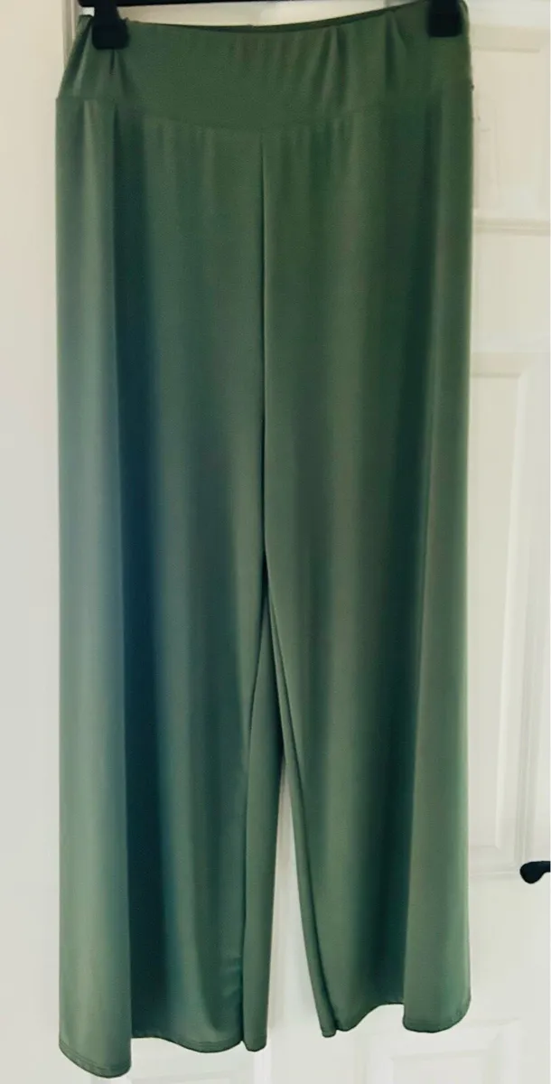 New with tags beautiful two piece suit 14/16 - Image 4