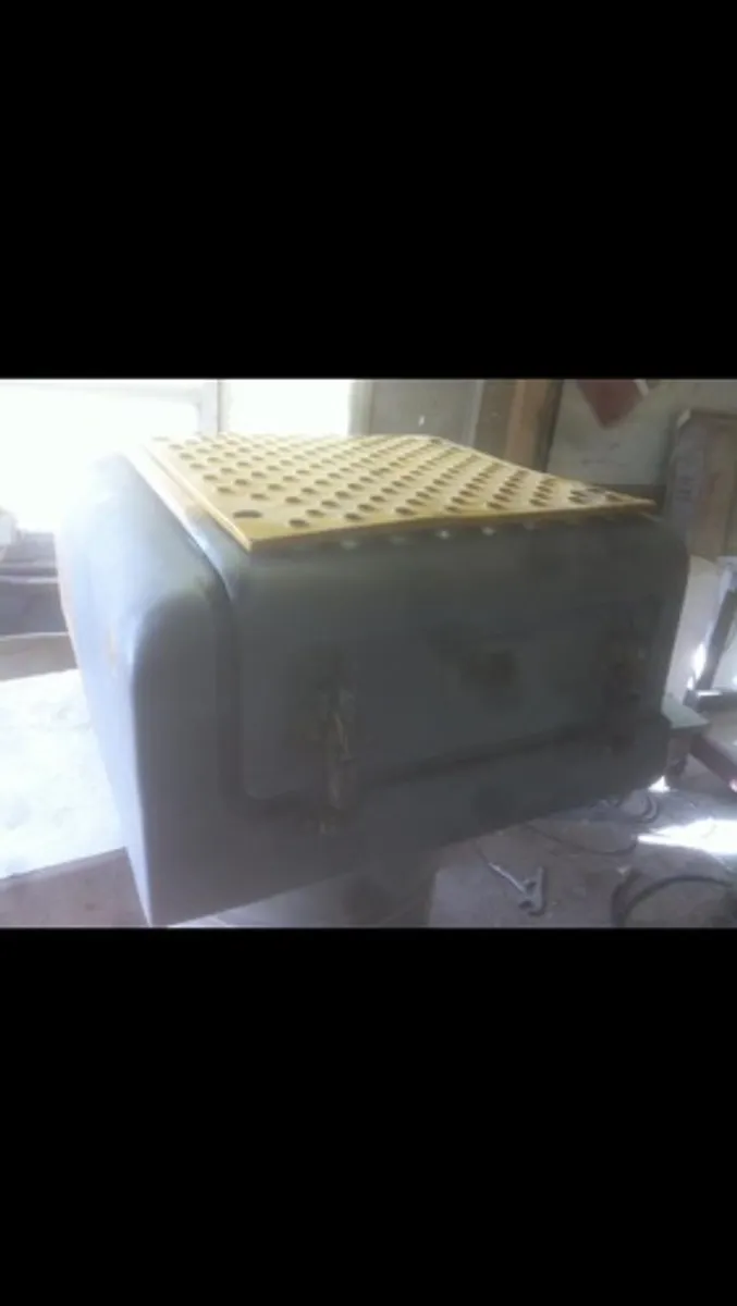 Fibreglass workshop - Image 3