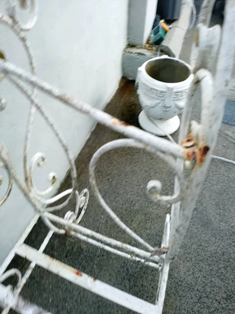 Wrought iron bench - Image 4