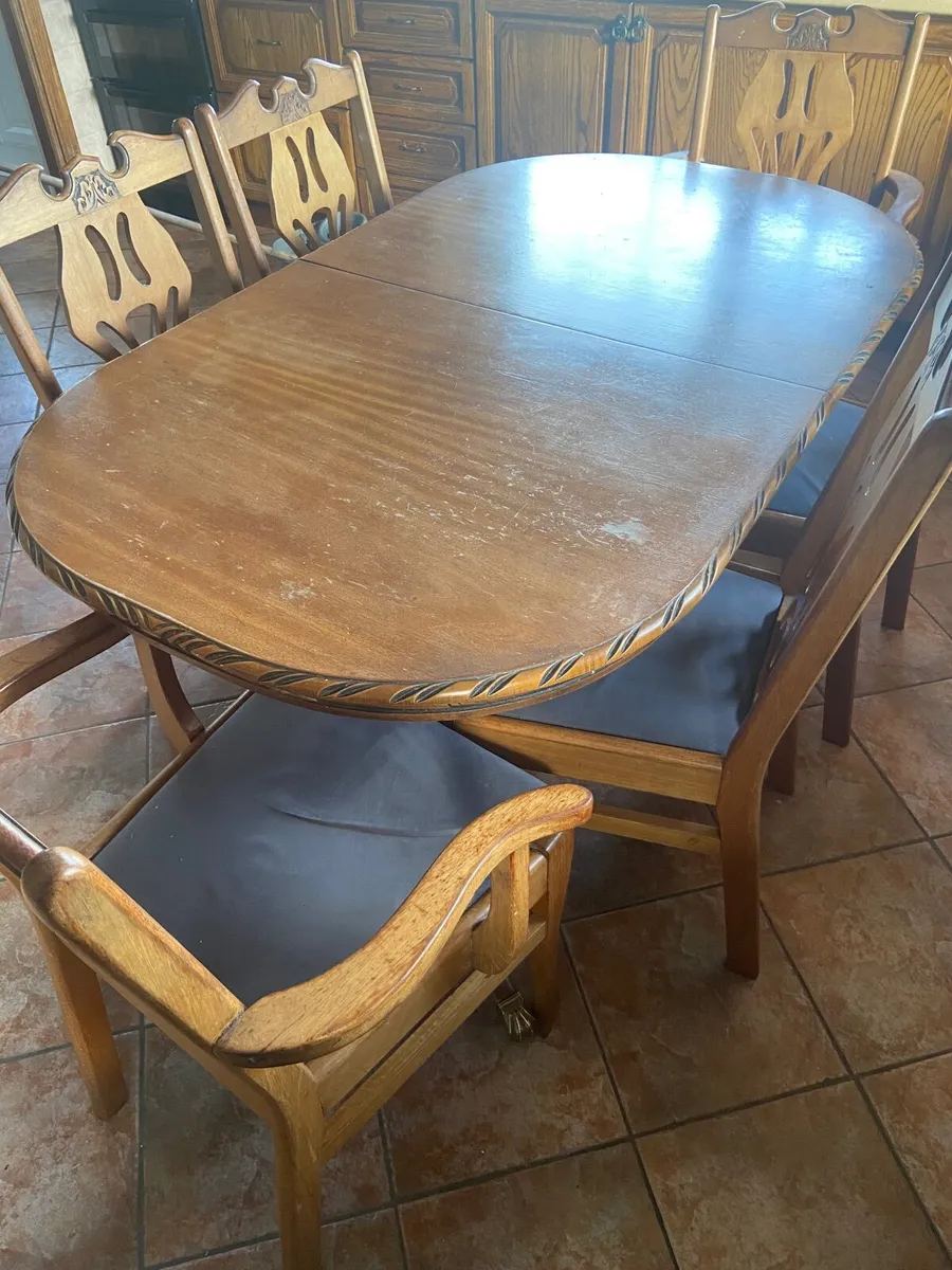 Extendable dining table with six chairs - Image 2