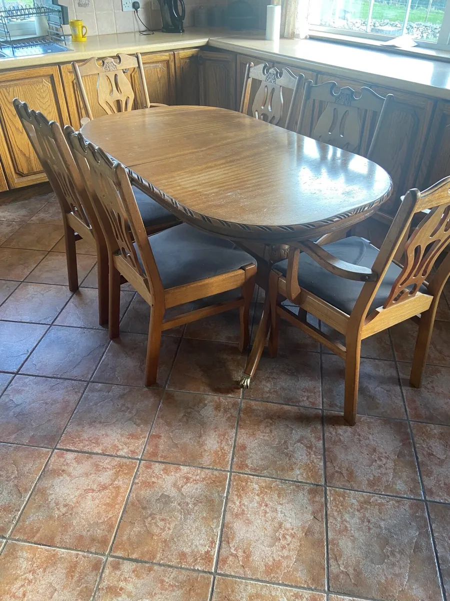 Extendable dining table with six chairs - Image 3