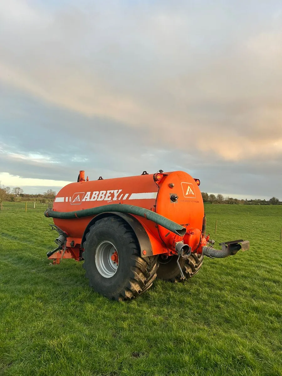 Abbey 2000 gallon slurry tanker - Image 1