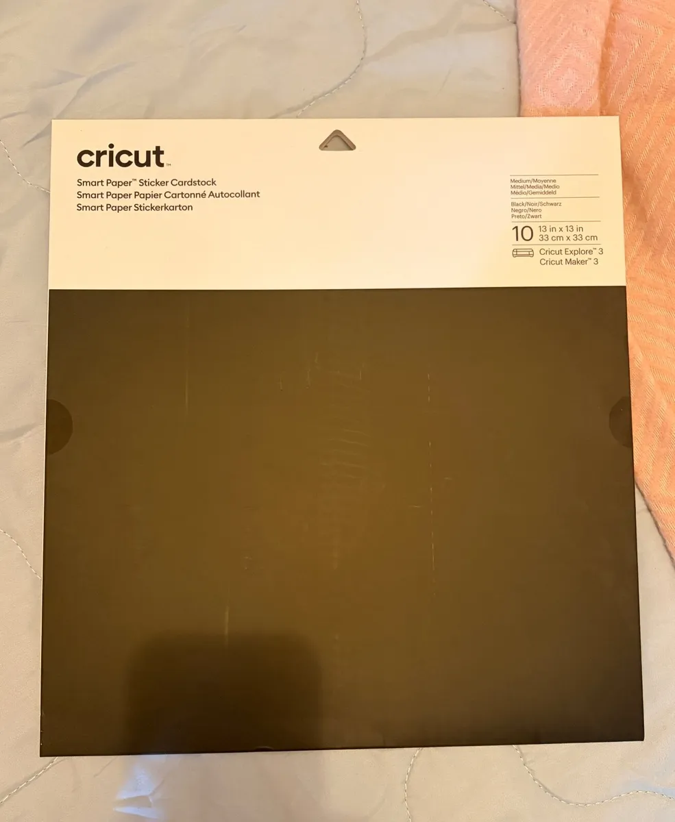 Cricut Maker 3 and accessories - Image 2