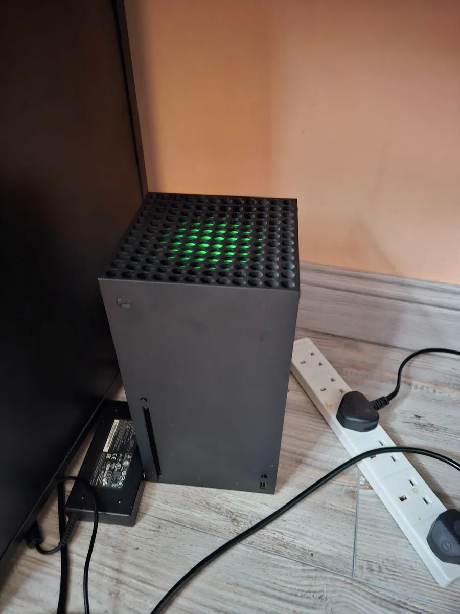 Xbox x 1tb and tv - Image 2